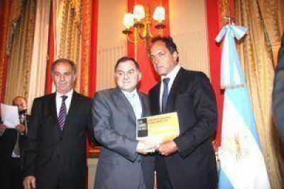 Scioli entreg� subsidio a Pereyra para hacer refacciones en la parroquia San Juan Bautista