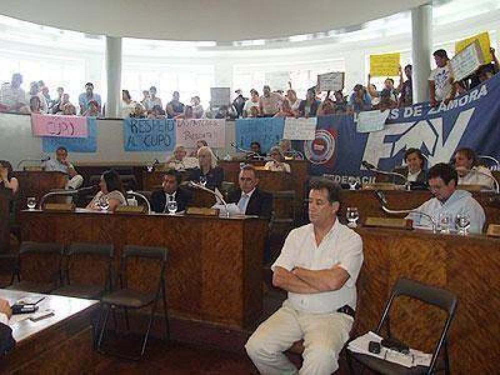 En una larga sesi�n, aprobaron aumento de tasas, presupuesto y organigrama