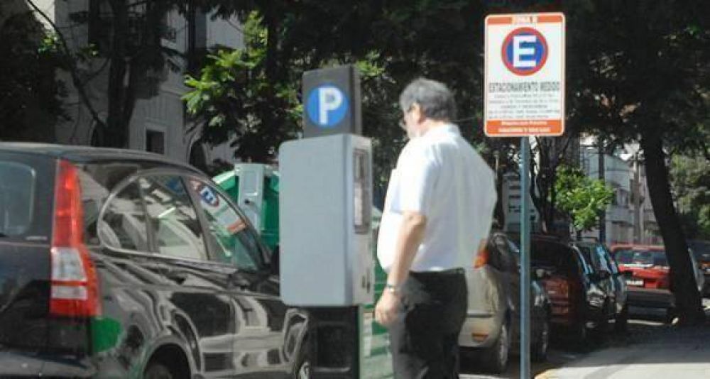 Giuliano: "Ac� se marca la calle con pintura y se colocan m�quinas recaudadoras"
