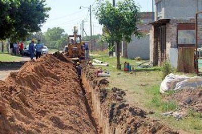 Cloacas, agua potable y gas fueron los temas abordados por H�ctor Guti�rrez
