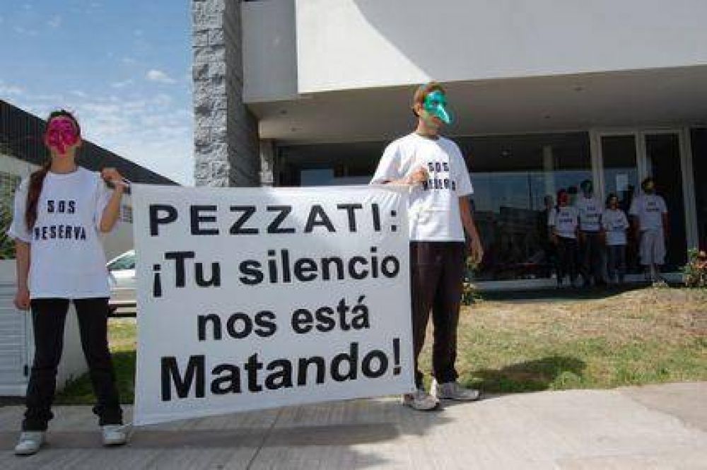 Ambientalistas protestaron en el Consorcio del Puerto para preservar la Reserva Natural
