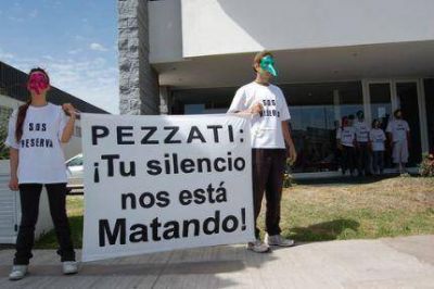 Ambientalistas protestaron en el Consorcio del Puerto para preservar la Reserva Natural