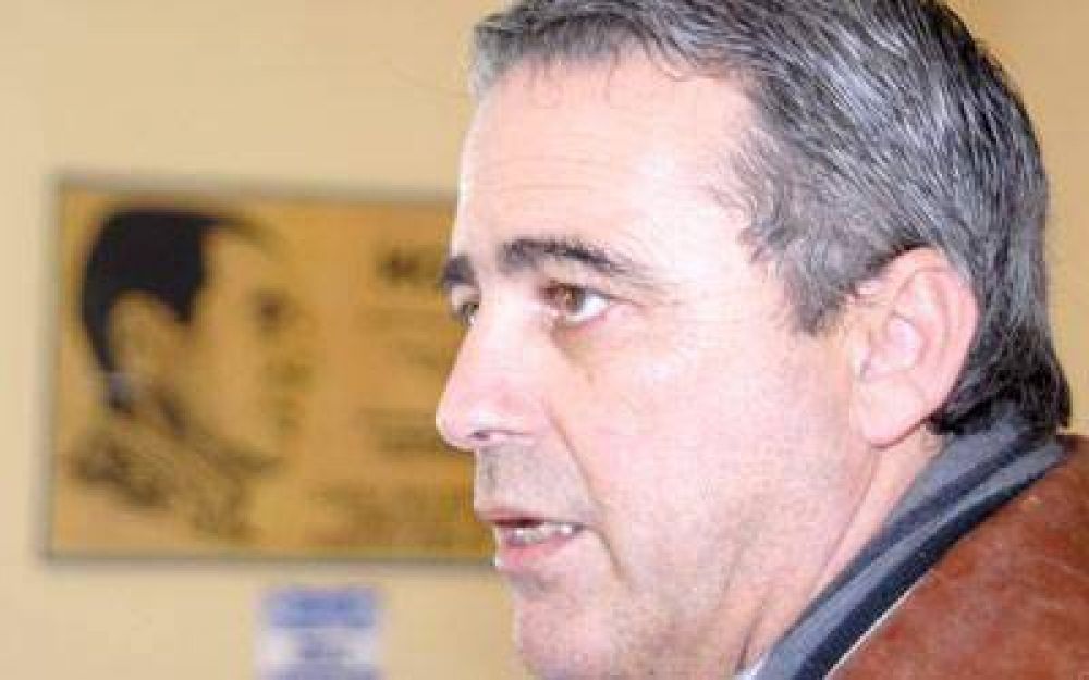 Touri�an: �hay que descomprimir la tarea de la polic�a�