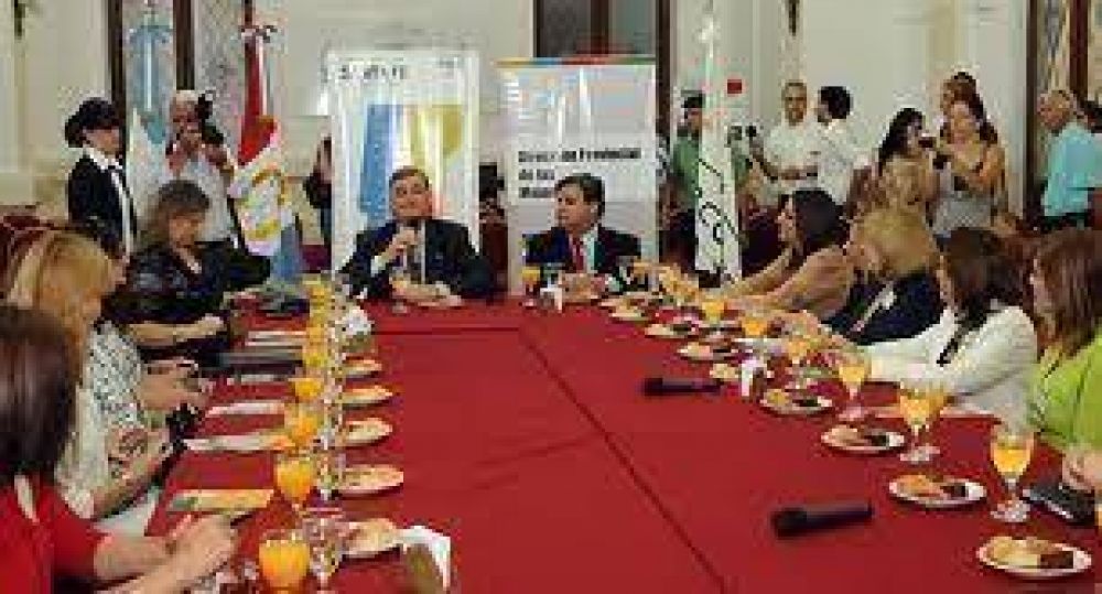 Binner encabez� un desayuno con intendentas y presidentas comunales electas