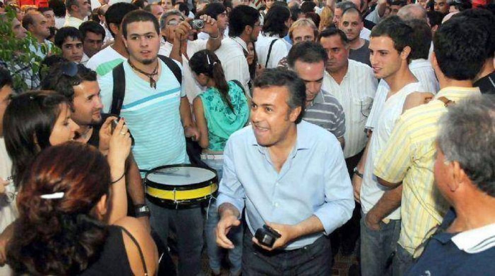 Cornejo busca motivar a los radicales