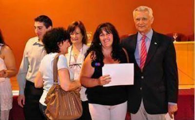 SAN MART�N - IVOSKUS ENTREG� CERTIFICADOS DE ASISTENCIA A CURSOS DE INFORM�TICA