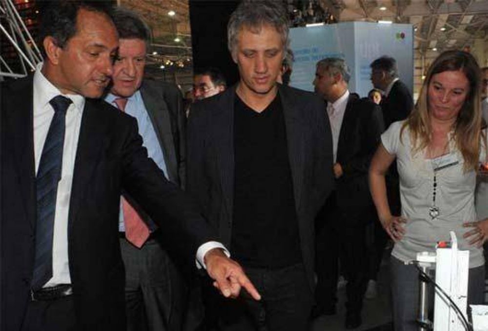 El Gobernador y Charly Alberti con tecnolog�as