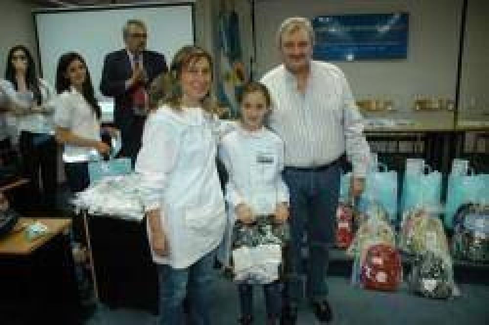 Obras Sanitarias premi� la conciencia de peque�os y grandes estudiantes