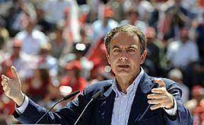 Zapatero defendi� su gesti�n y culp� a la crisis por la derrota electoral