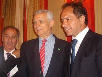 SAN MART�N - SCIOLI LE ENTREG� SUBSIDIO A IVOSKUS PARA LA CASA CARNACINI 