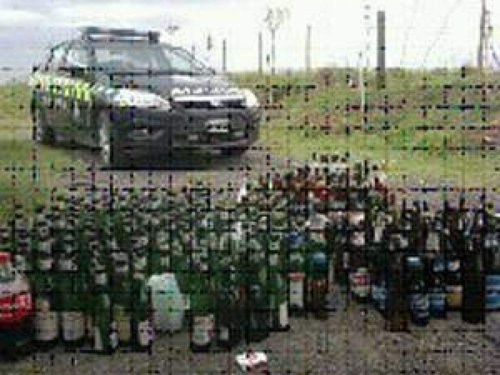 Retienen armas blancas, drogas y bebidas que tra�an los barras de Boca