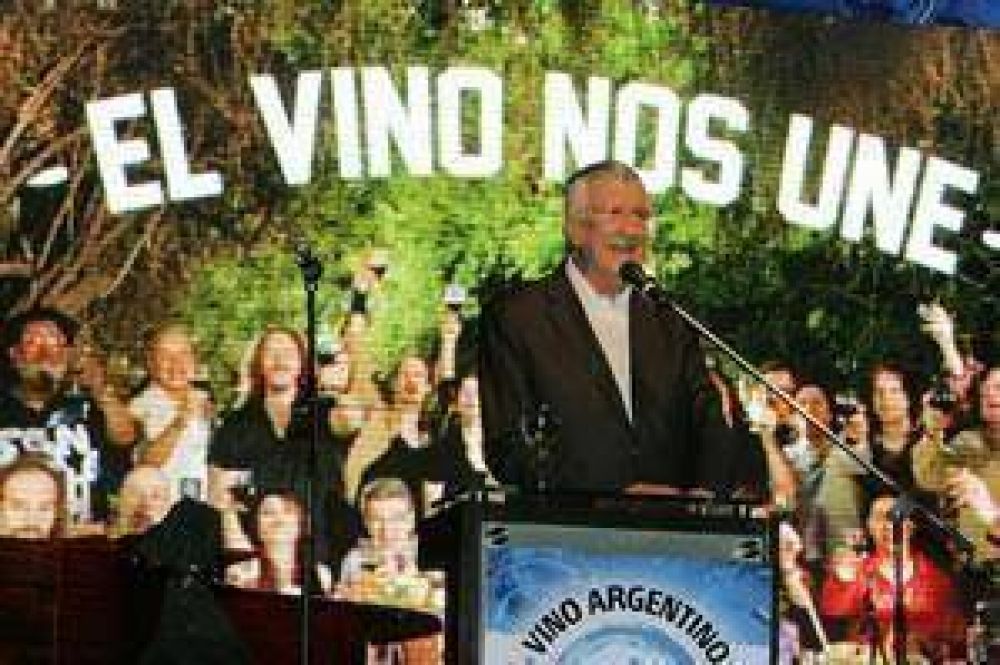 Brillante lanzamiento del spot �el vino nos une�