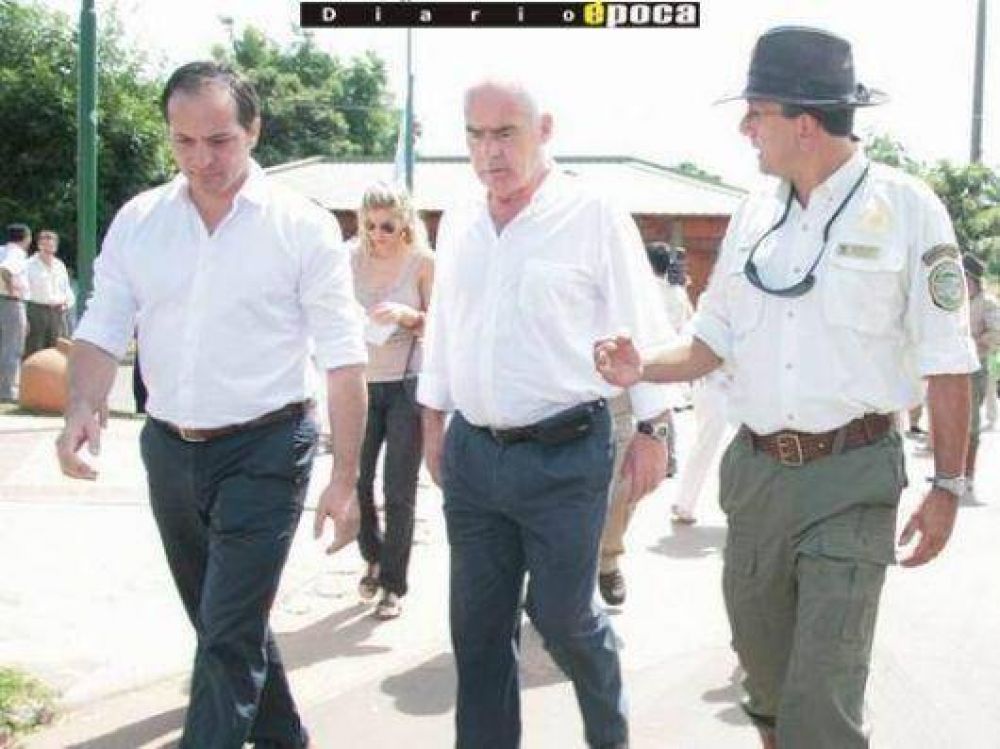 El ministro de Turismo Enrique Mayer junt� al PJ provincial