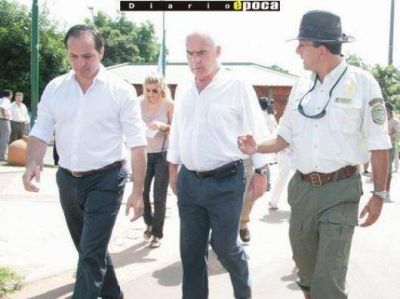 El ministro de Turismo Enrique Mayer junt� al PJ provincial