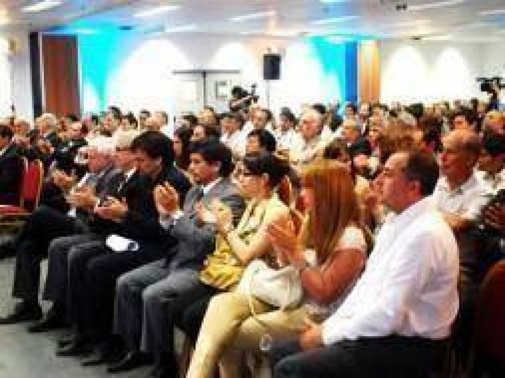 Z�rate: Toyota entreg� cr�dito fiscal a instituciones educativas