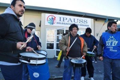 El salariazo pol�tico en el IPAUSS volvi� a desnudar la interna en el SUTEF