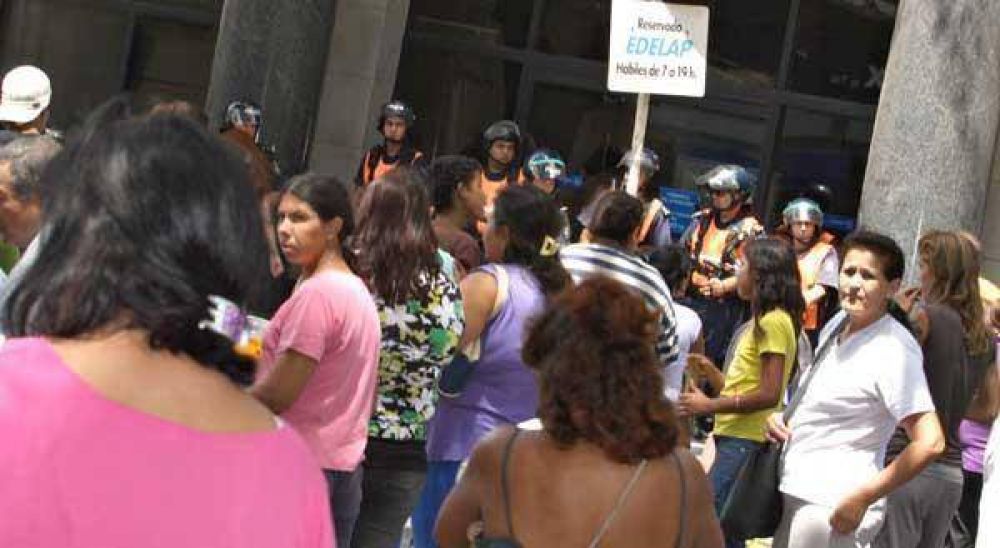 Movidas pol�ticas contra el alza de los servicios.