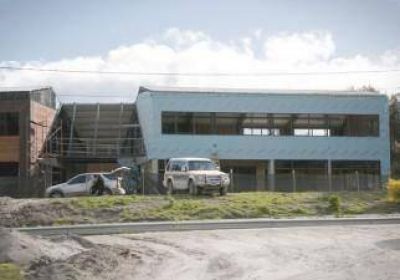 Firman convenio por obras privadas en La Angostura 