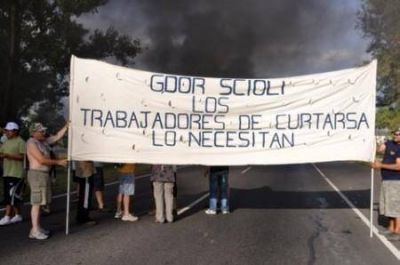 Los trabajadores de Curtarsa piden que la Presidenta y el Gobernador escuchen sus reclamos