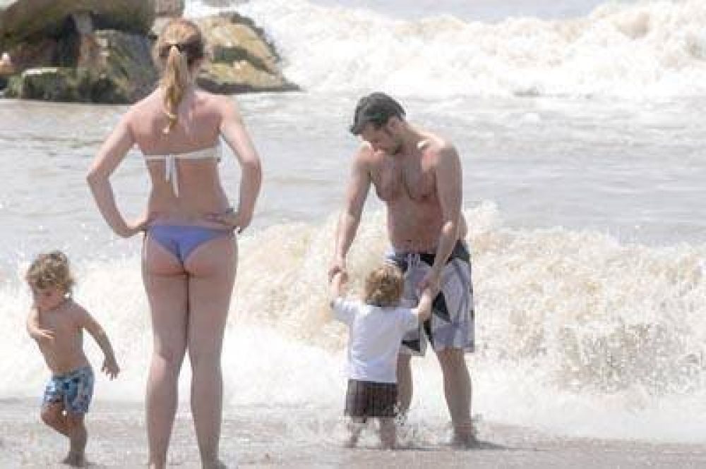 Es lento el �xodo de turistas y se extienden las estad�as