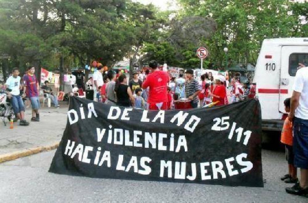 Mujeres echeverrianas en un festival �Por los Derechos de Todas�