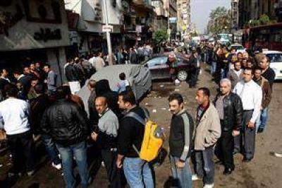 Masiva votaci�n en Egipto bajo estricto control de los militares