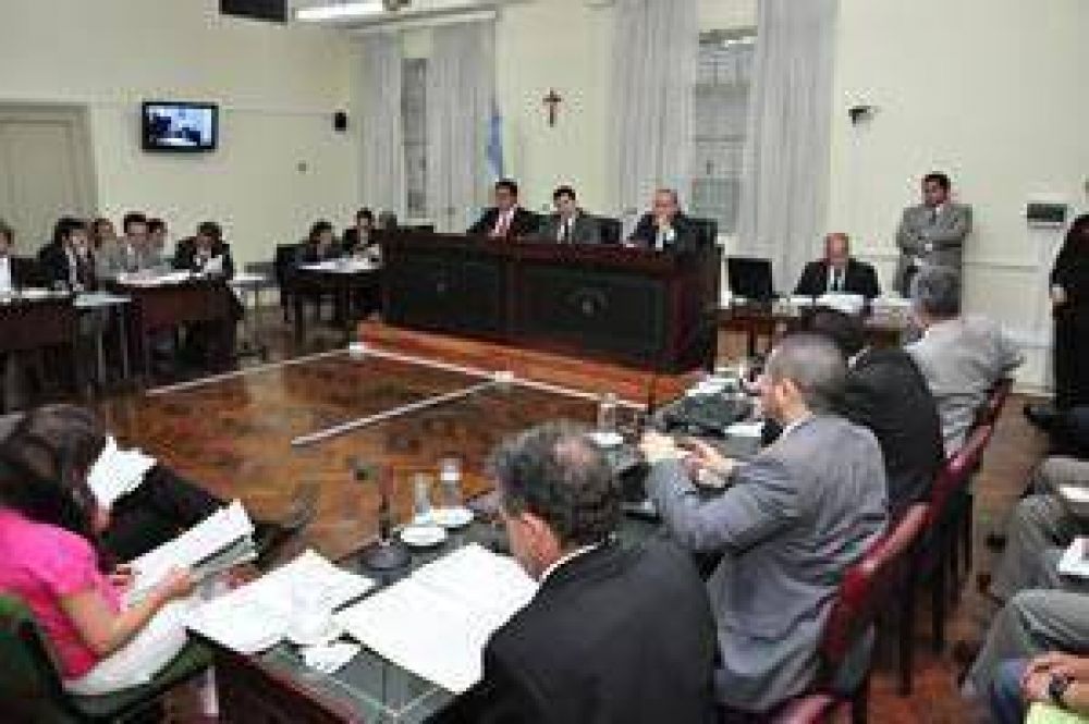 Camus acus� a Olivera, Martell, Vic y Lazo