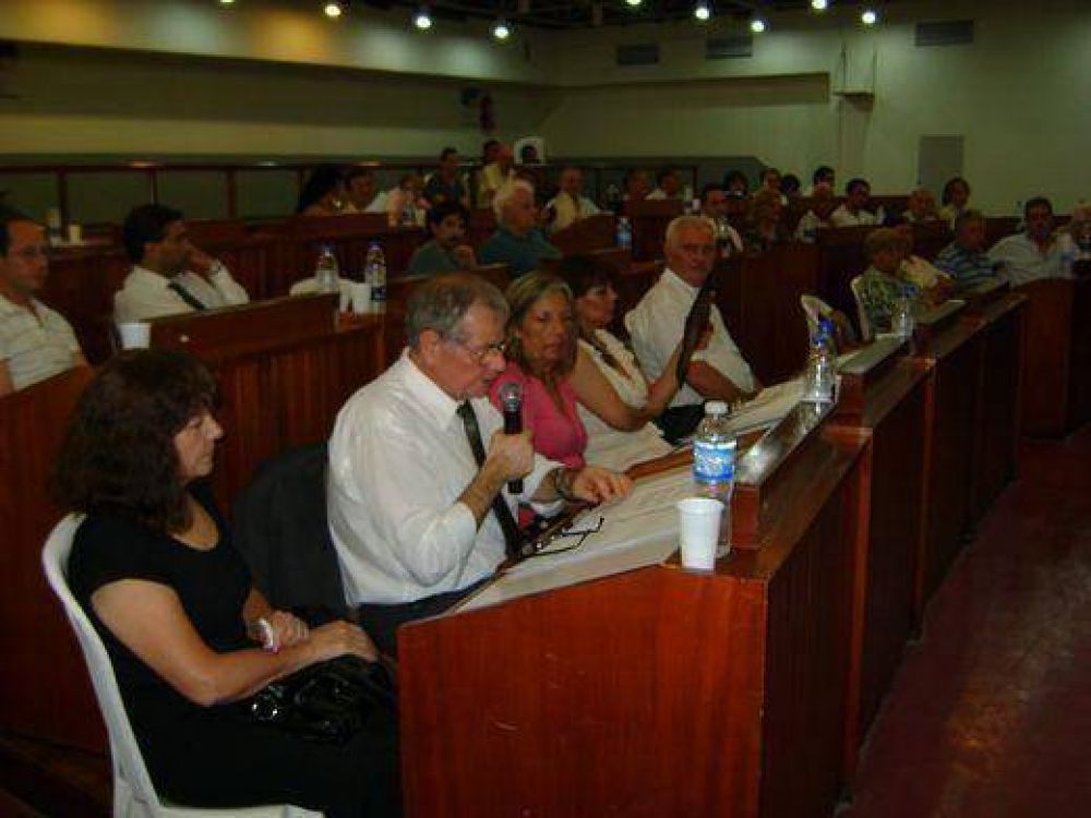 Concejales oficialistas y opositores acordaron los aumentos de 2012