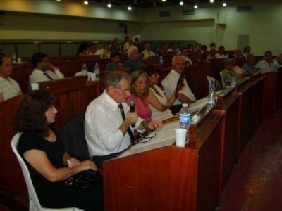 Concejales oficialistas y opositores acordaron los aumentos de 2012