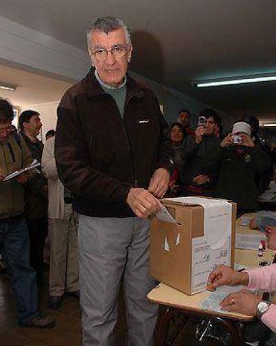Gioja reconoce que el PJ 