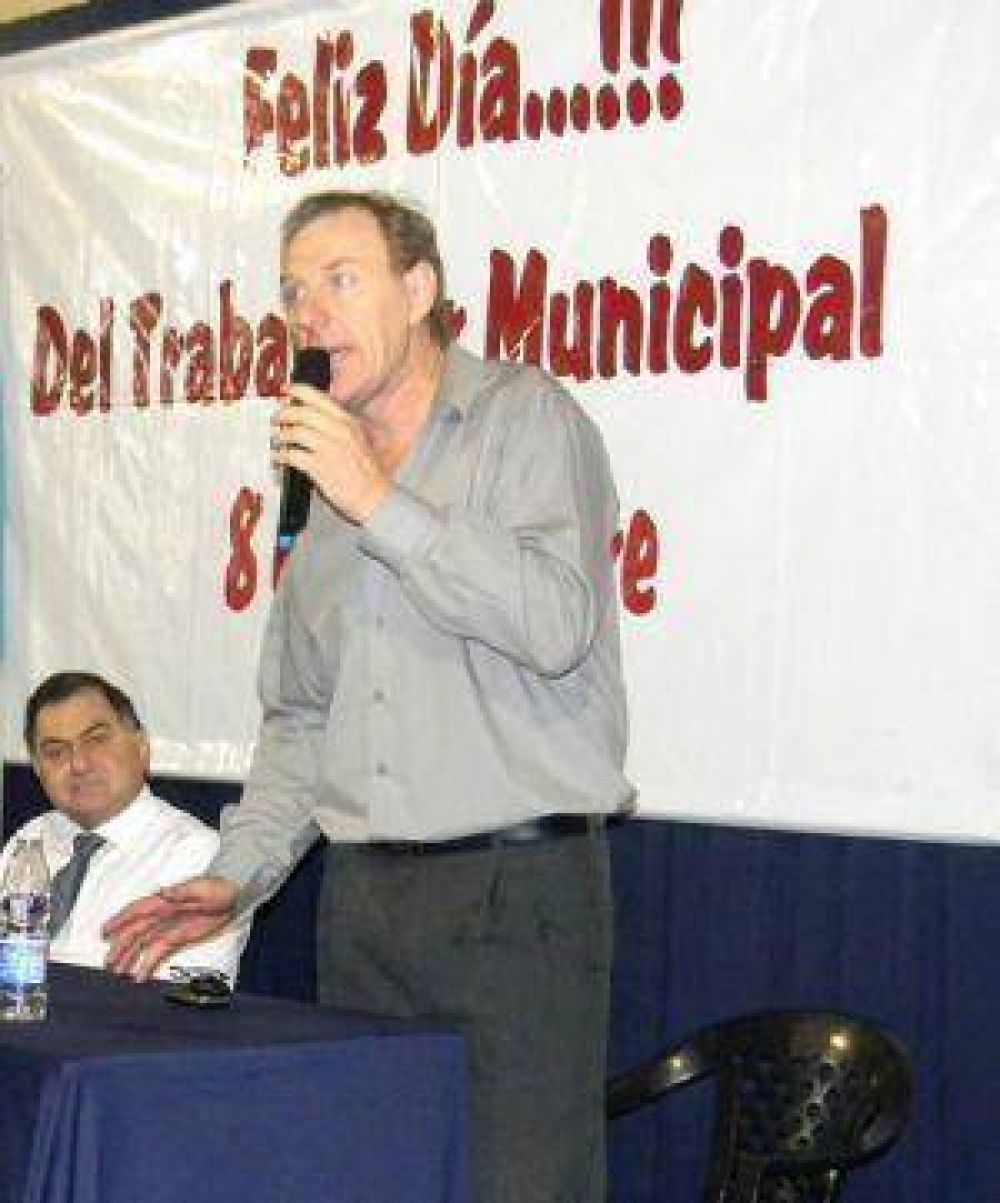 Eligen a D�Aquino en conducci�n de la Confederaci�n de Obreros y Empleados Municipales de Argentina