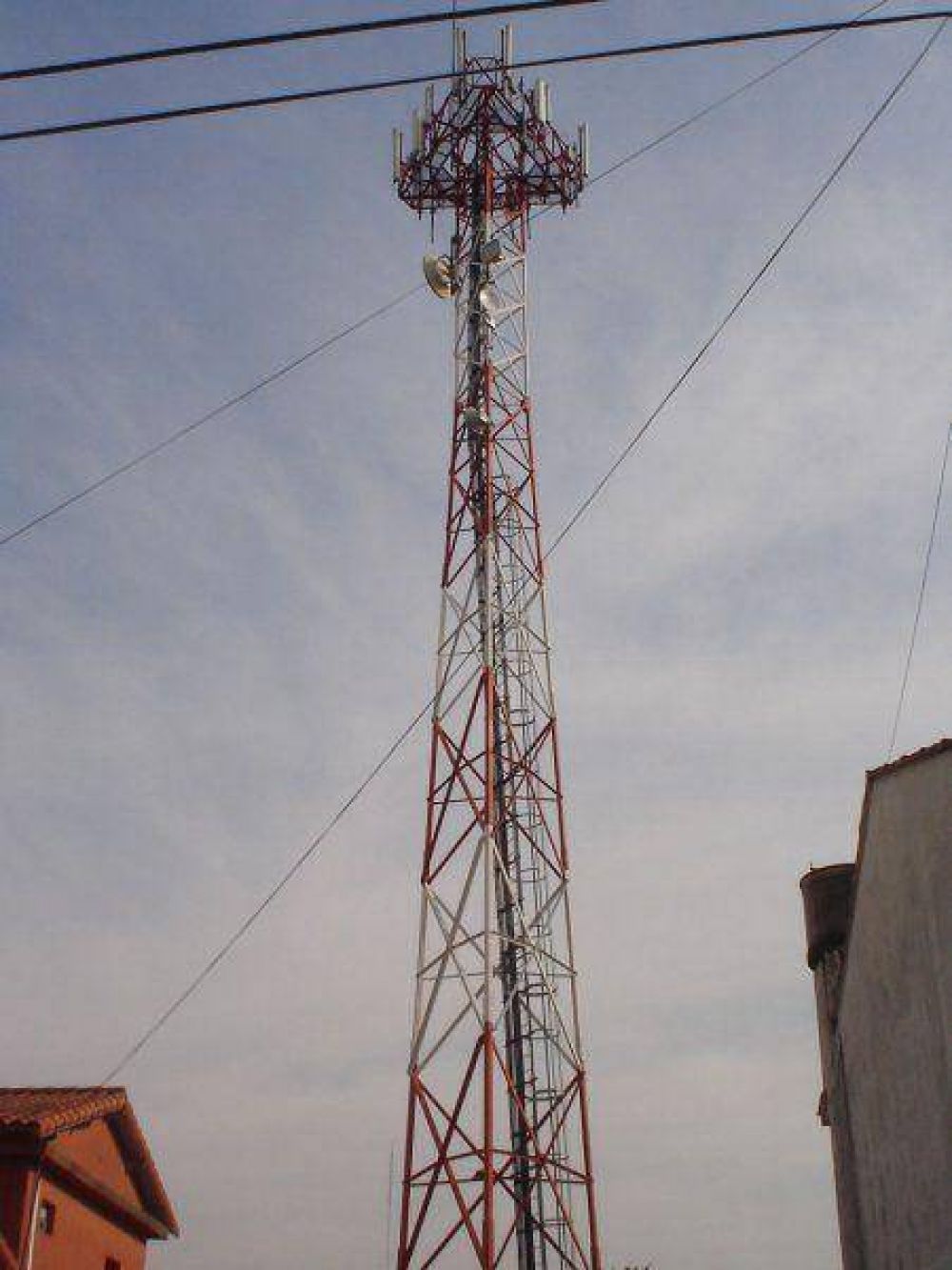 Antenas de telefon�a celular Despierta curiosidad lo que aparece como un cambio de temperamento oficial