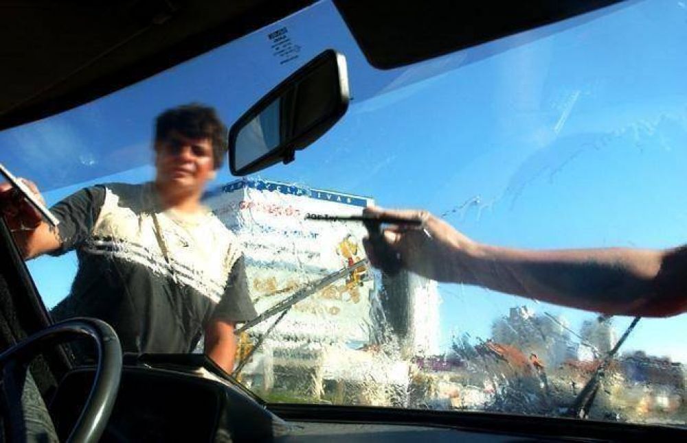 �Cerca del 80% de los �cuidacoches� y �limpiavidrios� no son de Mar del Plata�