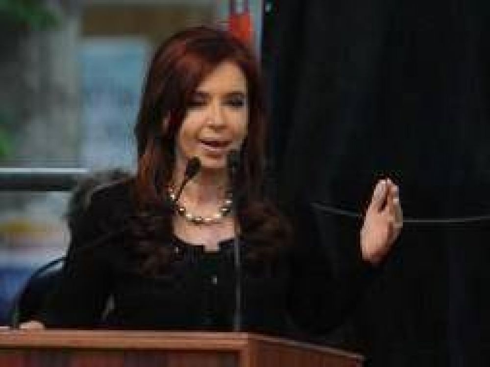 Cristina encabez� acto en Berazategui junto a Scioli y Mussi