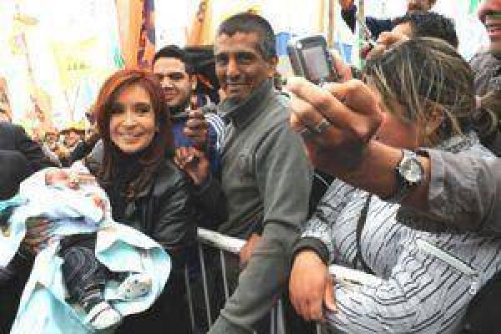 Cristina: Le pidi� a gobernadores e intendentes que hagan "sinton�a fina" en sus jurisdicciones