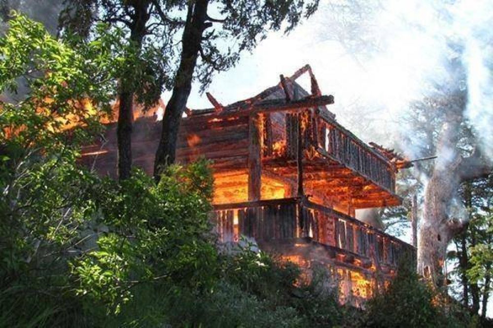 Se incendi� el hist�rico refugio Berghof del CAB