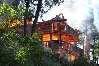 Se incendi� el hist�rico refugio Berghof del CAB