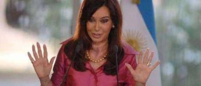 Cristina posterg� impuestos al campo, golpe� el bolsillo de Federaci�n Agraria, ret� a la prensa y a Massa