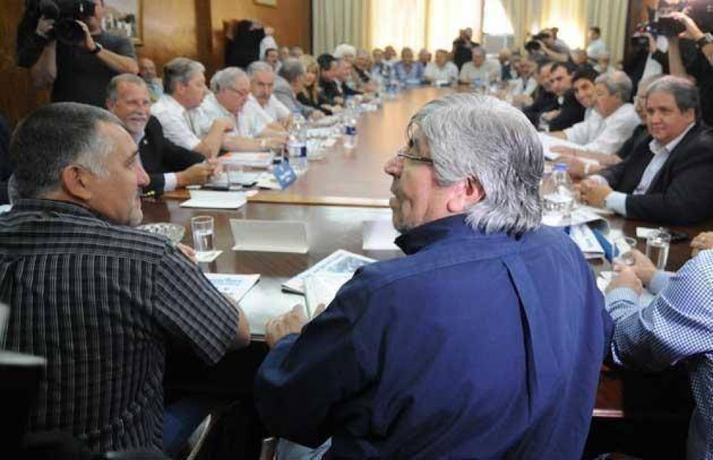Moyano fortalece su liderazgo y la CGT ratifica sus reclamos al Gobierno