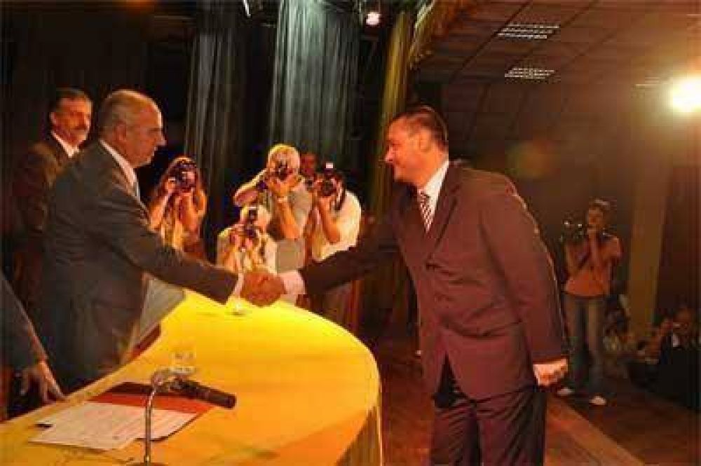 Intendentes y concejales recibieron sus diplomas