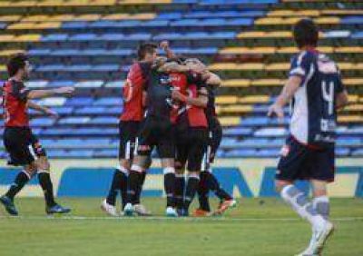 Col�n con buen juego y sufrimiento sigue en la Copa Argentina