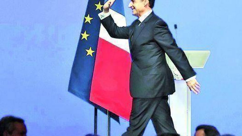 Sarkozy se acerca a Merkel y llama a �refundar� Europa