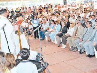 Agradecimientos y consuelo en la misa a los ocho �ngeles