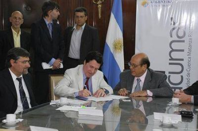 D�AZ P�REZ Y MUSSI FIRMARON CONVENIO PARA LA CREACI�N DE UNIDADES SANITARIAS AMBIENTALES