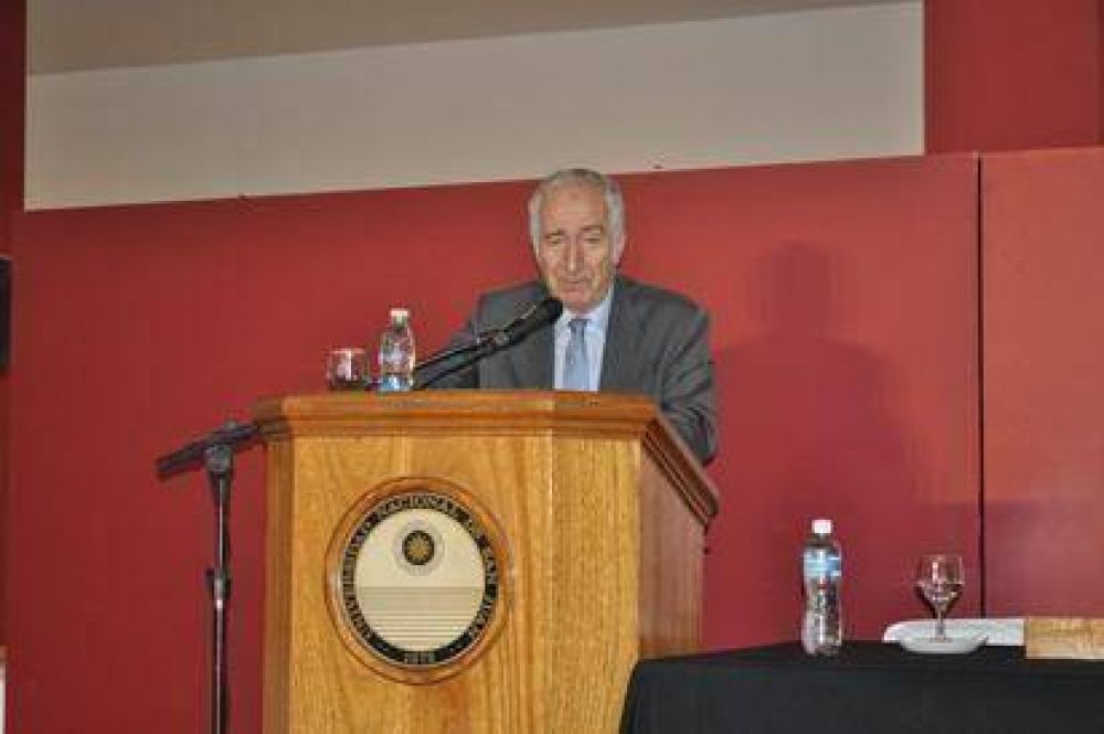 Entregaron el Doctorado Honoris Causa a Bernardo Kliksberg