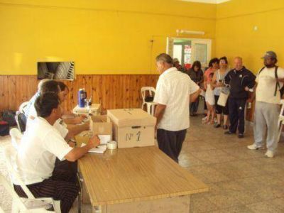 Cerca de 3 mil personas se acercaron a las urnas