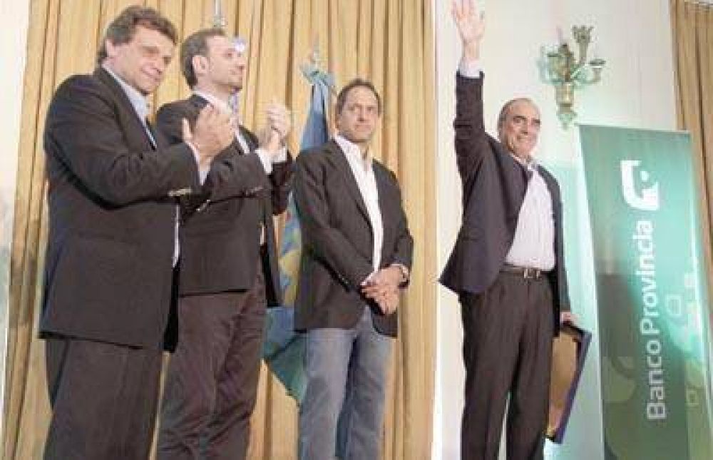 Scioli cerr� el encuentro de gerentes del Banco Provincia y pidi� "trabajar por la gente"