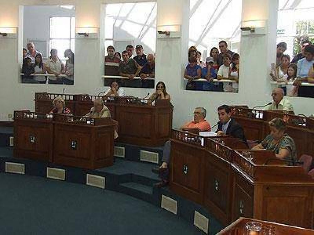 Contin�an las obras en el Parque Industrial en medio de un cerco informativo