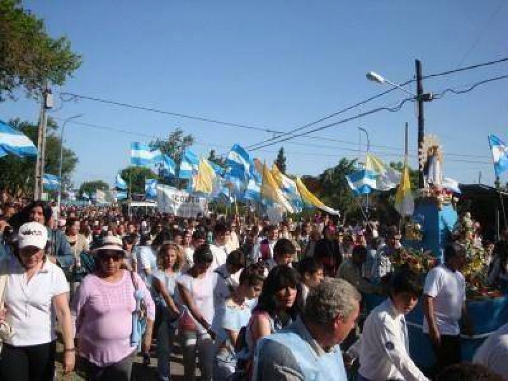 Los fieles caminaron con la Virgen en la Marcha de la Esperanza