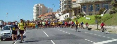 Atletas indignados corrieron en repudio a la suspensi�n de la media marat�n 2011 